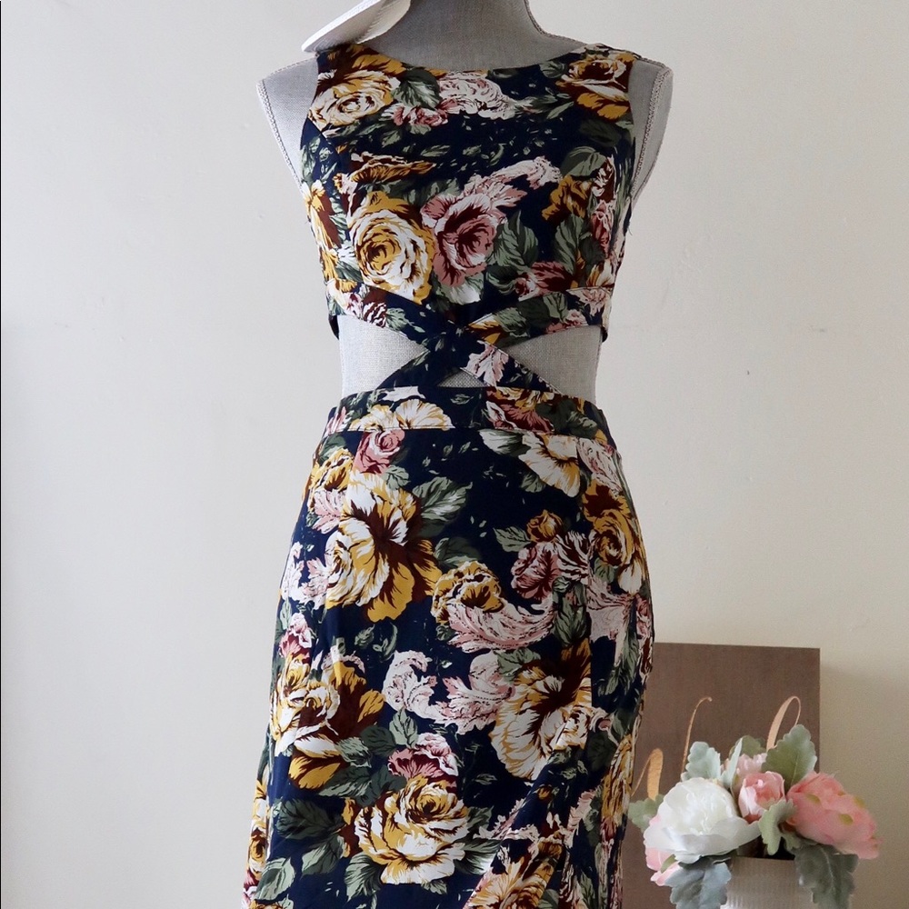 CHLOE-Navy Floral Fantasy Maxi Dress - Picture 5 of 6